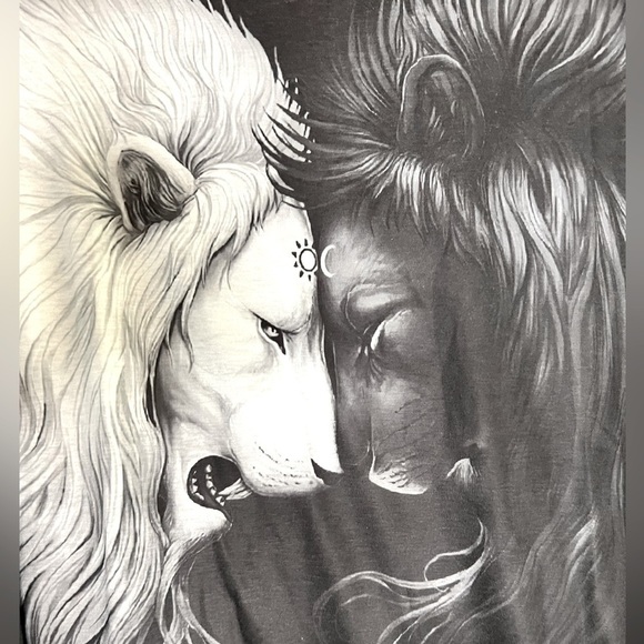 OC Order Plus Lion Long Sleeve NWT - Picture 1 of 4